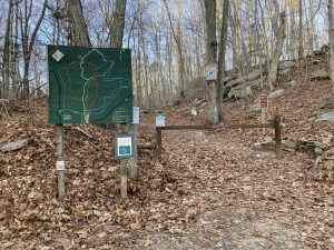 Peters Memorial Woods Trailhead